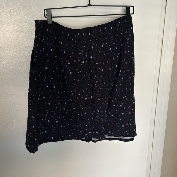 Button front floral skirt 1X - Picture 4 of 4